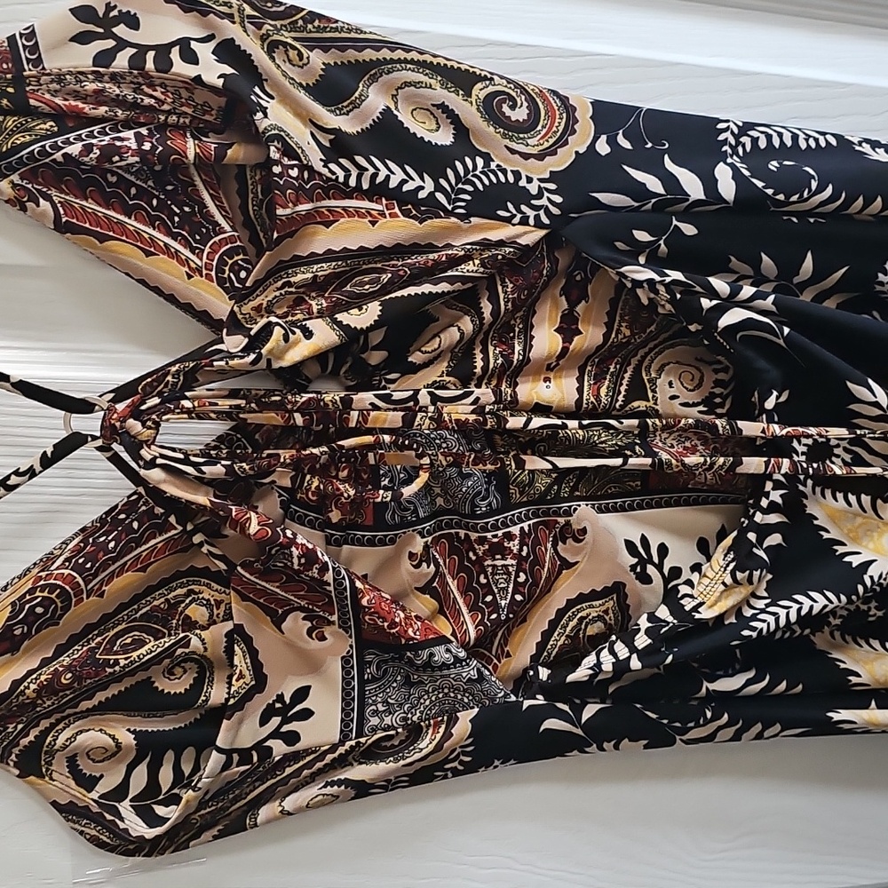 Elegant Black and Gold Paisley Maxi Dress - Picture 5 of 8